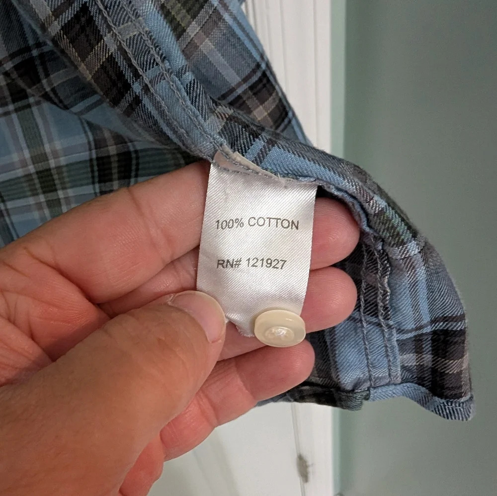 Johnnie-O Size M, Button Down Flannel, 100% Cotton, Gulf Blue Plaid - Picture 4 of 4